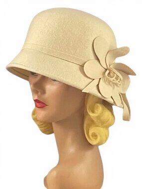 Vintage Cream White Cloche Hat Flower 100% Wool Cottagecore Downton Abbey
